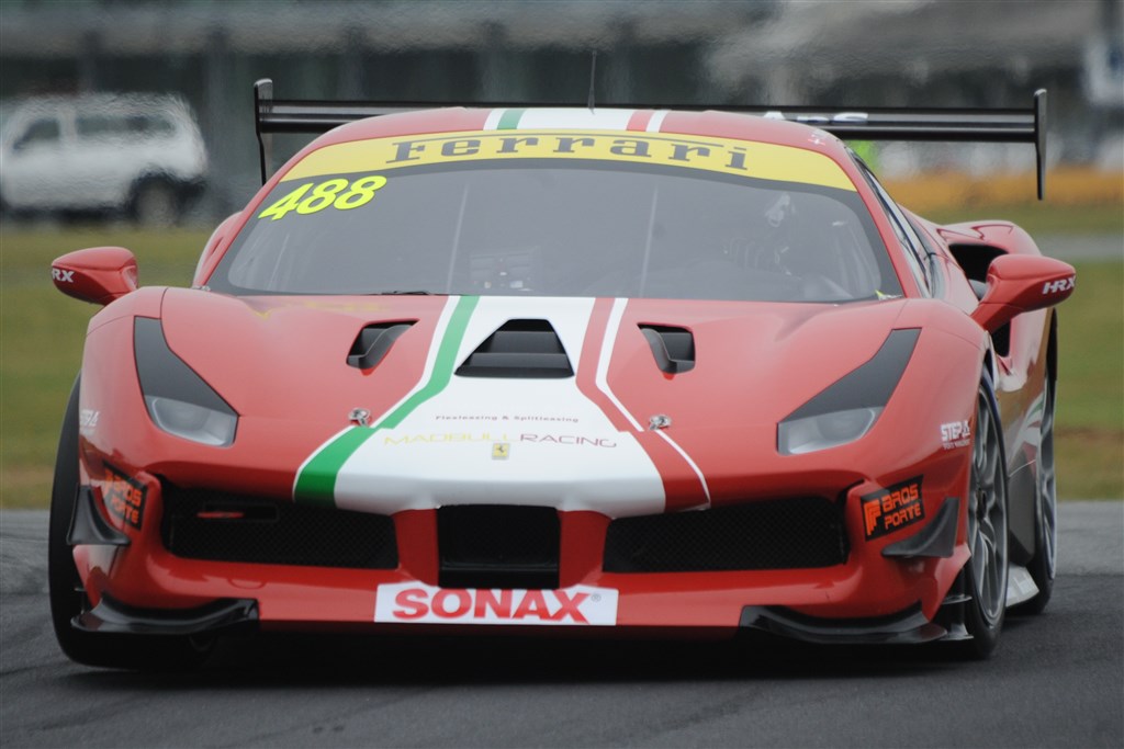Torben Ingerslev får Morten Dons som makker i denne Ferrari 488 på Padborg Park.
(Foto: Morten Alstrup)